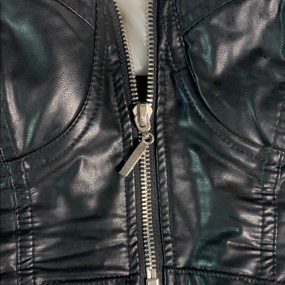 Gorgeous leather bikini top! 🖤🖤 - Picture 7 of 11